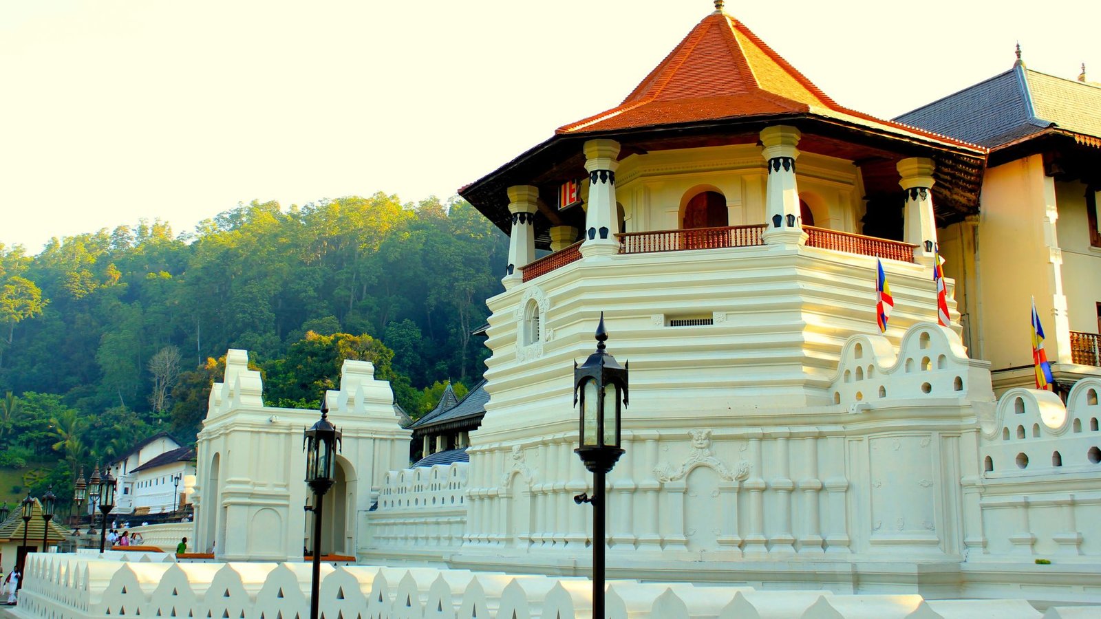 temple-of-tooth-relic-sri-lanka